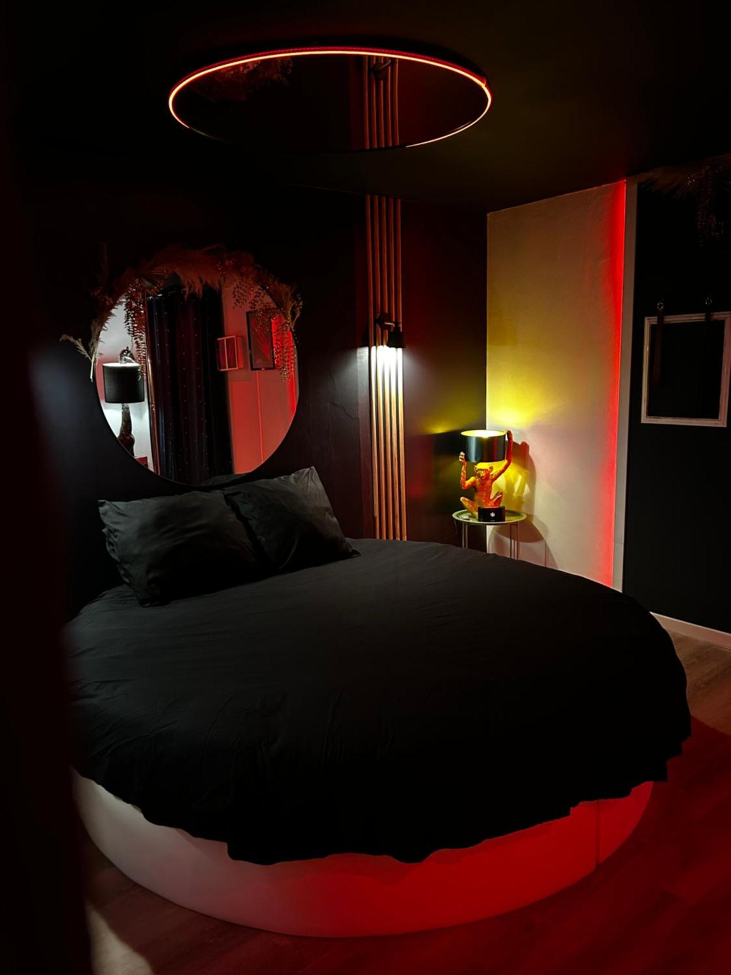 Love Room Haut De Gamme - L'Extase Avec Jacuzzi Violaines Стая снимка