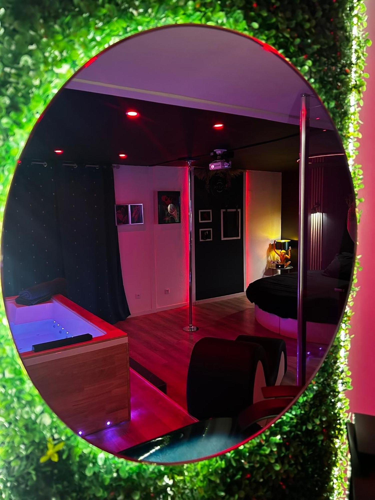 Love Room Haut De Gamme - L'Extase Avec Jacuzzi Violaines Екстериор снимка
