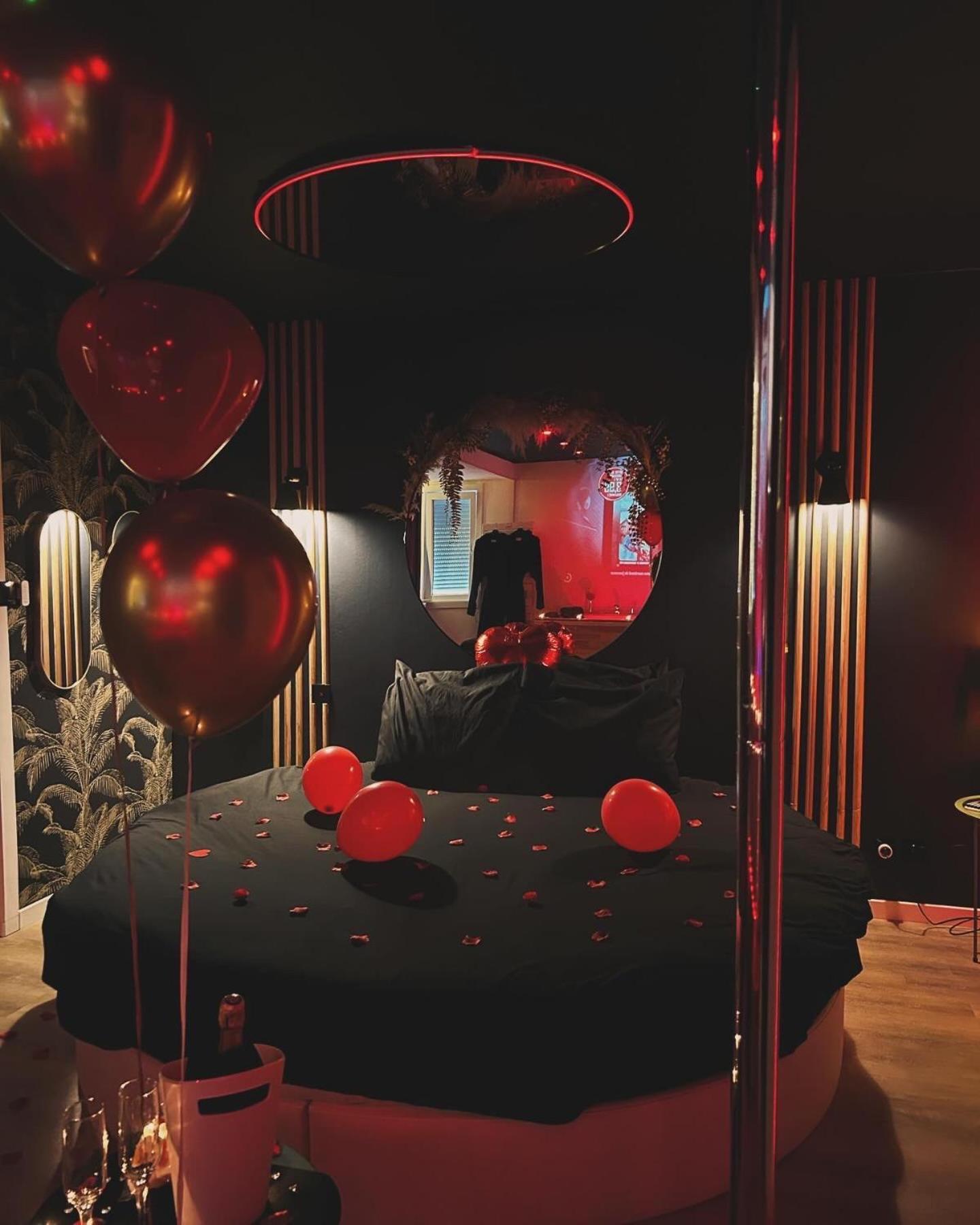 Love Room Haut De Gamme - L'Extase Avec Jacuzzi Violaines Екстериор снимка