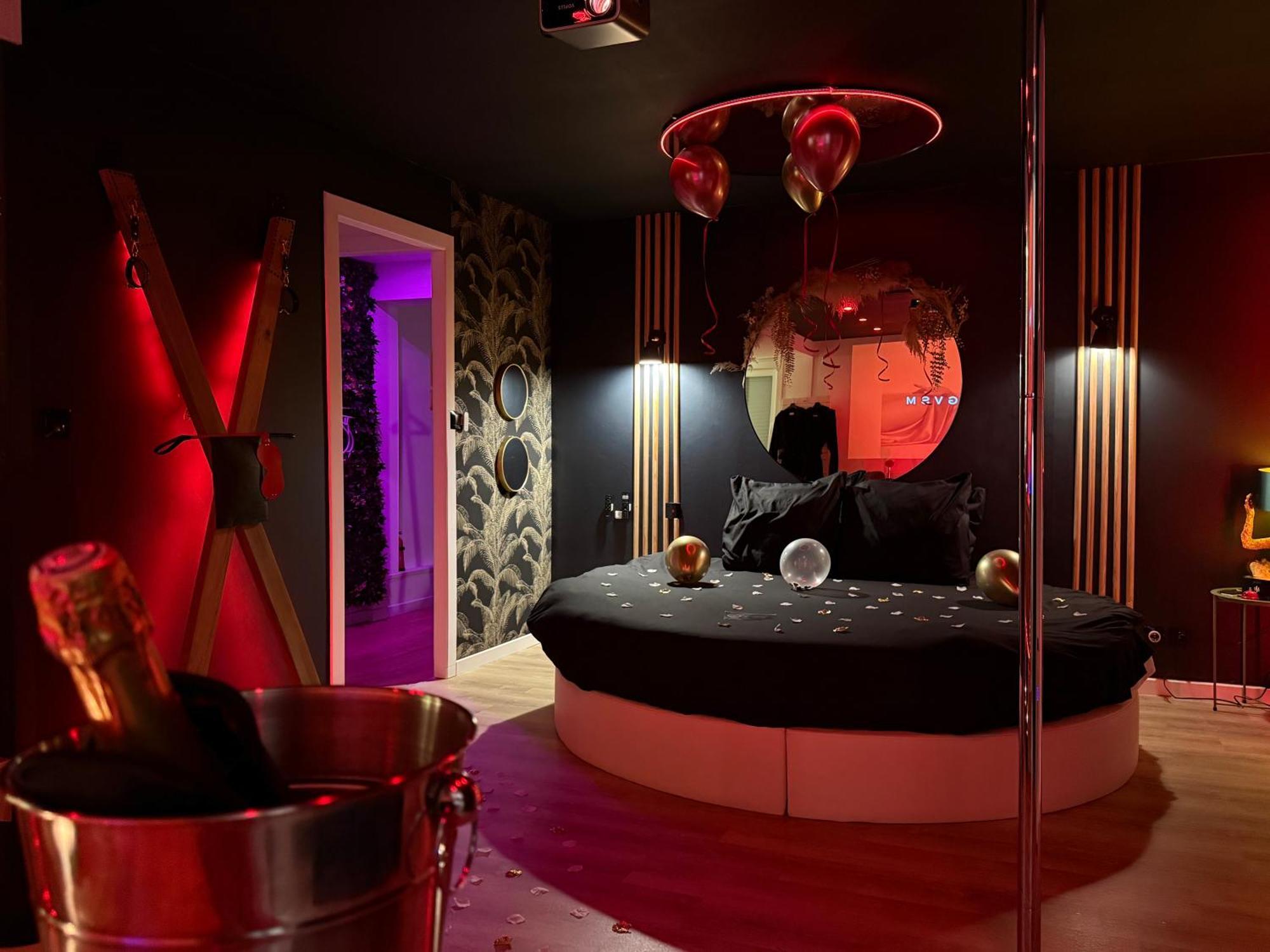 Love Room Haut De Gamme - L'Extase Avec Jacuzzi Violaines Екстериор снимка